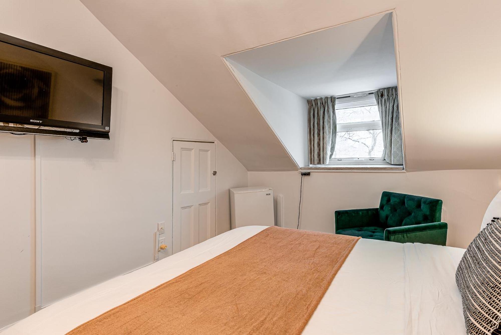 Queen Room