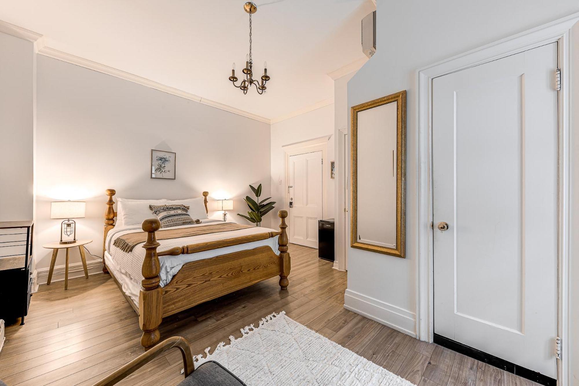 Queen Room